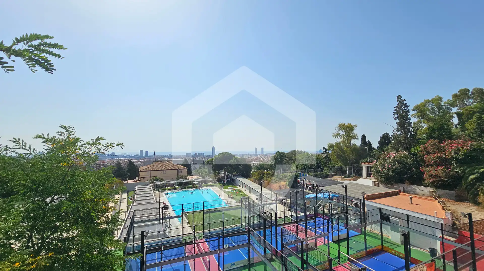 Piscina de Piso en venta en Barcelona