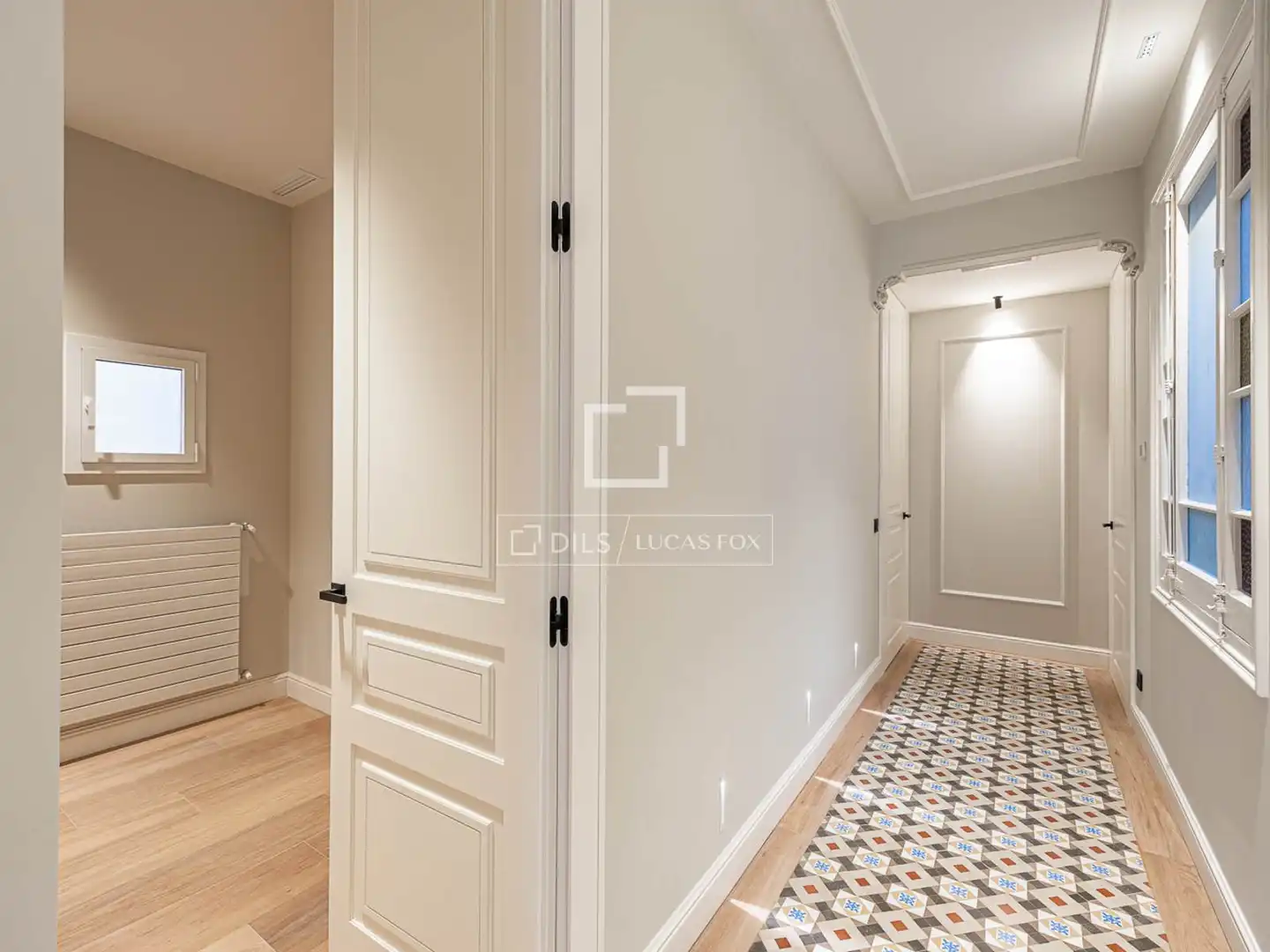 Wohnung zum Verkauf in Barcelona mit Klimaanlage, Heizung und Balkon