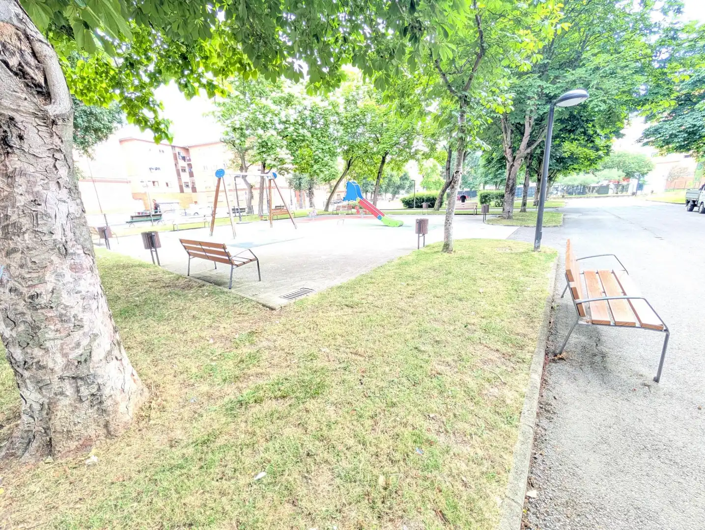 Aparcament de Pis en venda en Oviedo  amb Calefacció i Terrassa