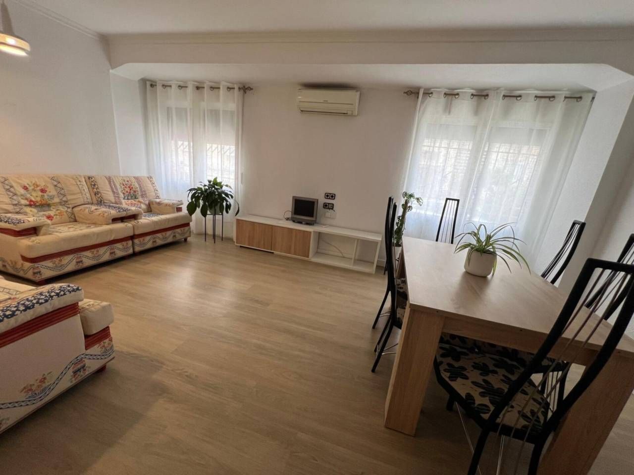 Sala d'estar de Pis de lloguer en Elda amb Aire condicionat