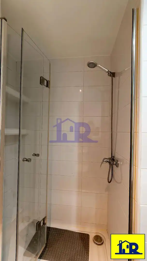 Baño de Piso de alquiler en Cuenca con Calefacción, Terraza y Amueblado