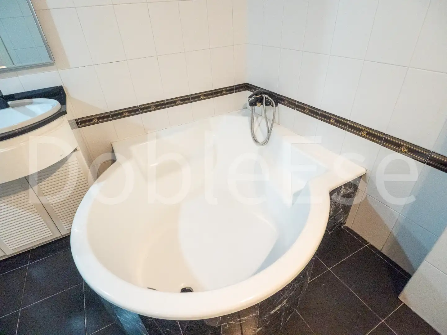 Baño de Ático de alquiler en Gijón  con Calefacción, Jardín privado y Parquet