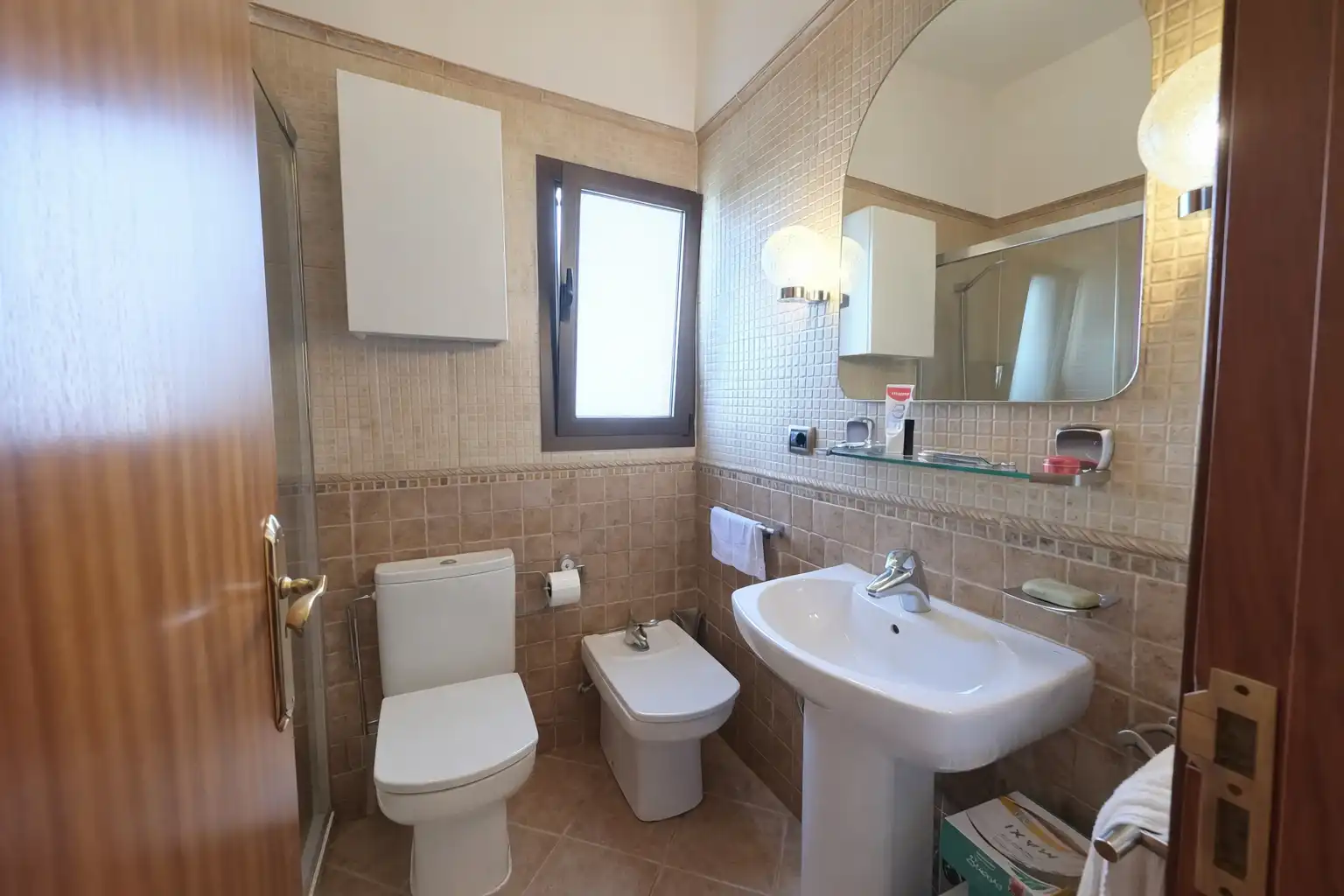 Badezimmer von Einfamilien-Reihenhaus zum Verkauf in Adeje mit Privatgarten, Terrasse und Möbliert