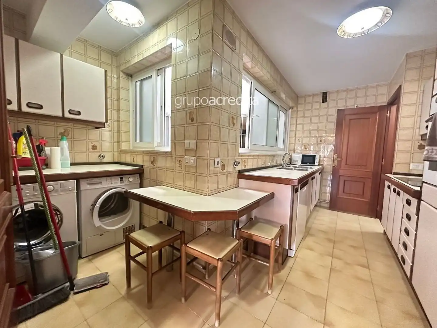 Cuina de Pis en venda en Santiago de Compostela  amb Calefacció, Parquet i Traster