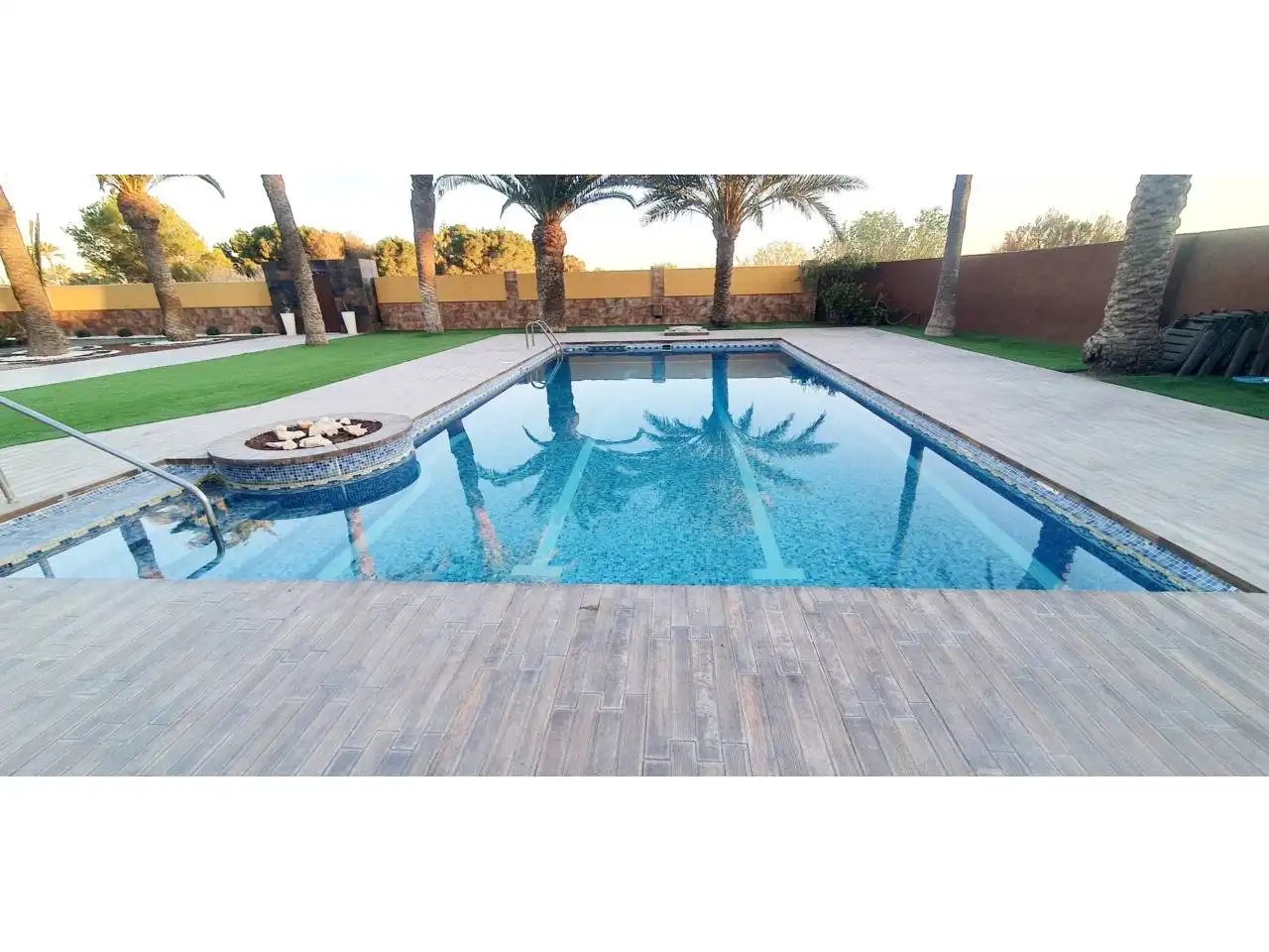 Swimming pool of Houses for sale in Roquetas de Mar  with Air Conditioner, Heating and Private garden