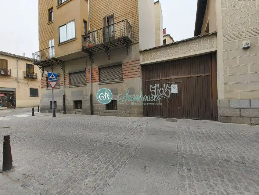 Vista exterior de Piso en venta en Segovia con Calefacción, Trastero y Balcón