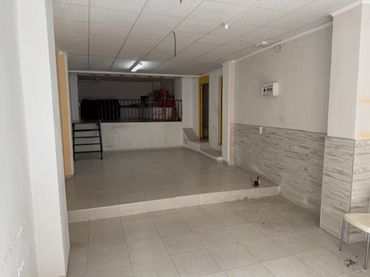Gewerbefläche zur Miete in Calle Santa Justa