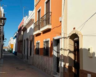 Vista exterior de Casa adosada en venda en Isla Cristina amb Aire condicionat, Terrassa i Balcó