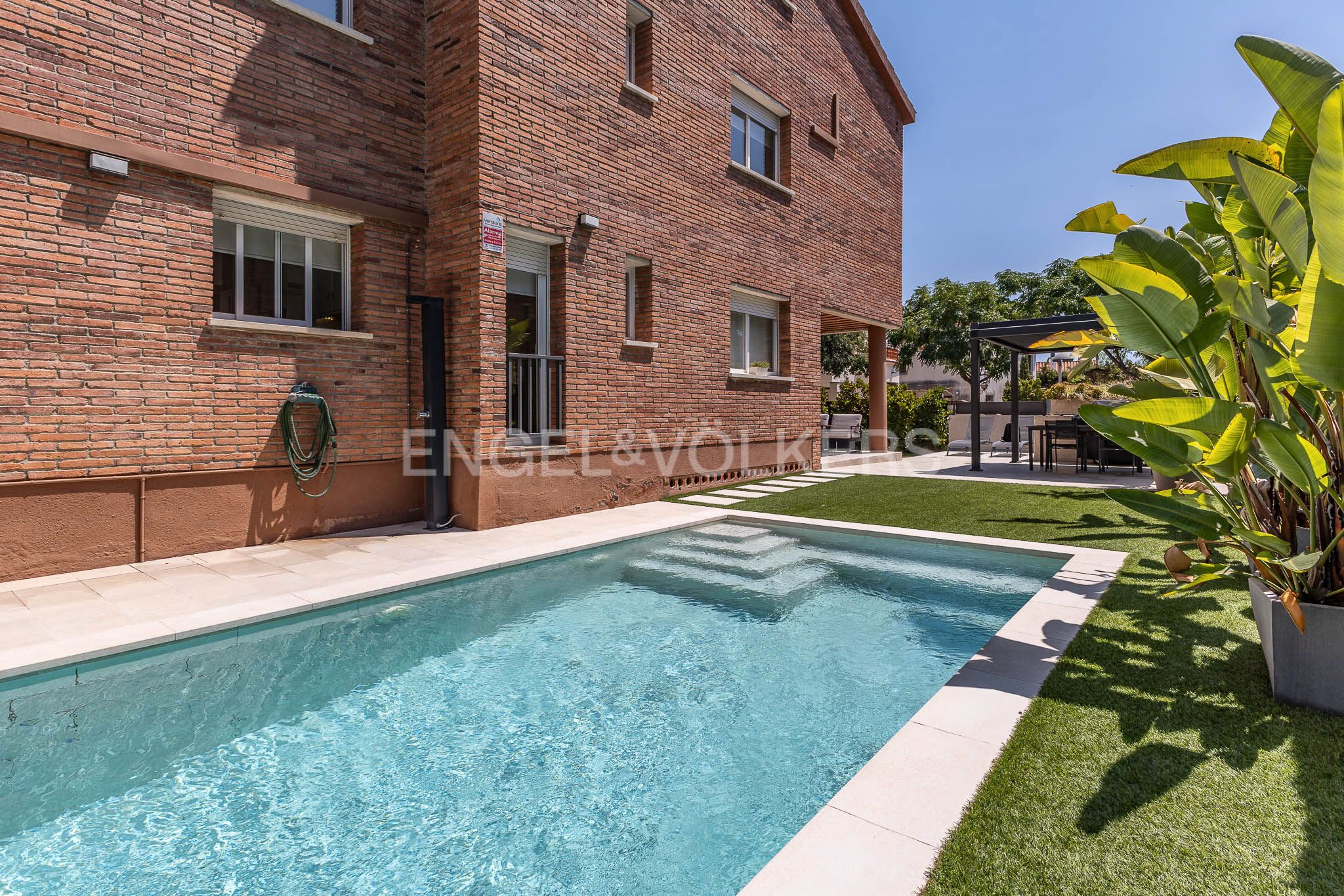 Piscina de Casa o chalet en venta en El Masnou con Aire acondicionado, Calefacción y Jardín privado