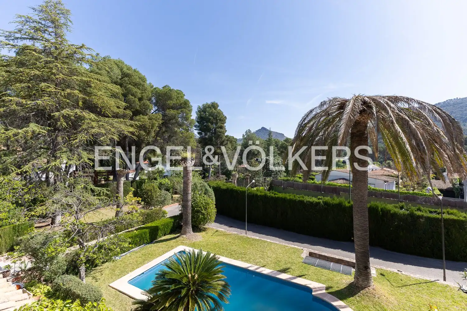 Vista exterior de Casa o xalet en venda en Náquera amb Calefacció, Jardí privat i Terrassa