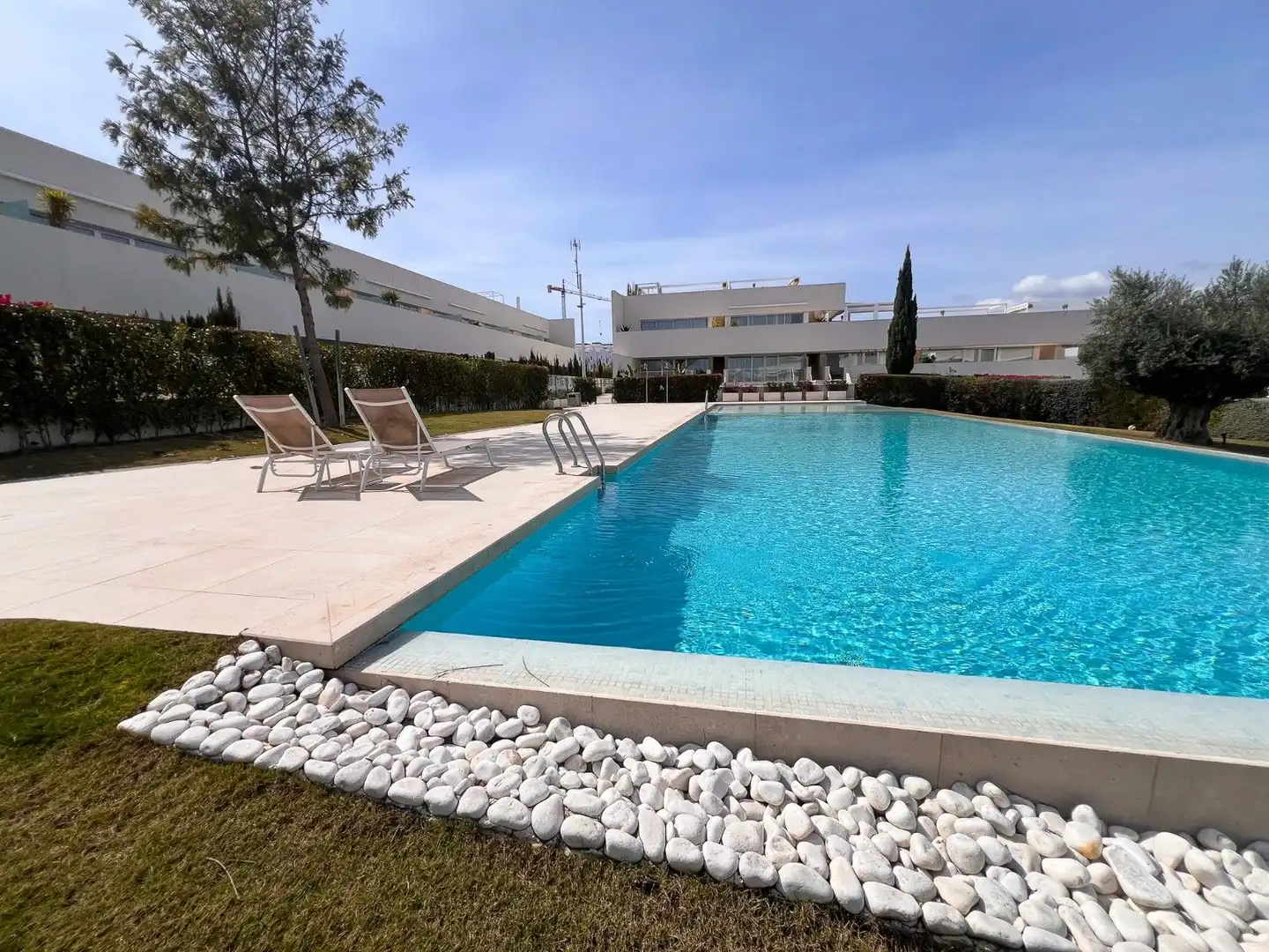 Piscina de Planta baja en venta en Torrevieja con Aire acondicionado, Calefacción y Jardín privado