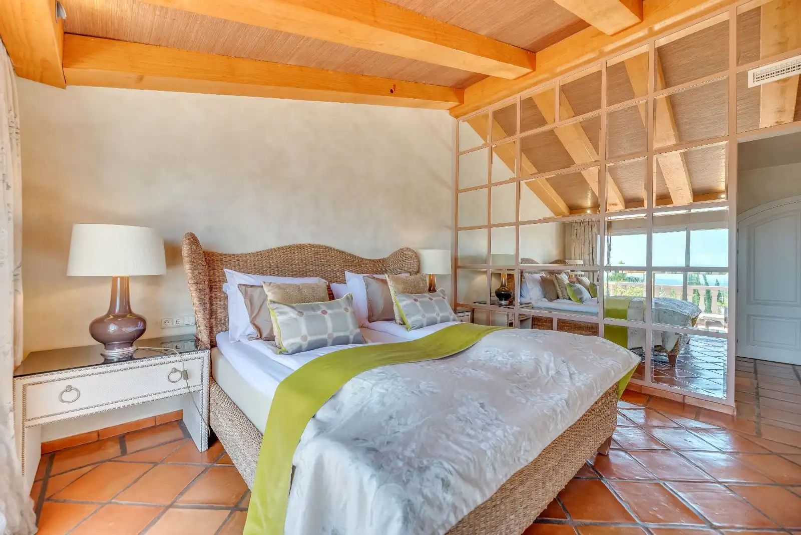 Dormitori de Casa o xalet en venda en Marbella amb Aire condicionat, Jardí privat i Terrassa