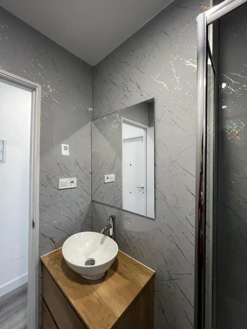 Bathroom of Flat for sale in Madrid
