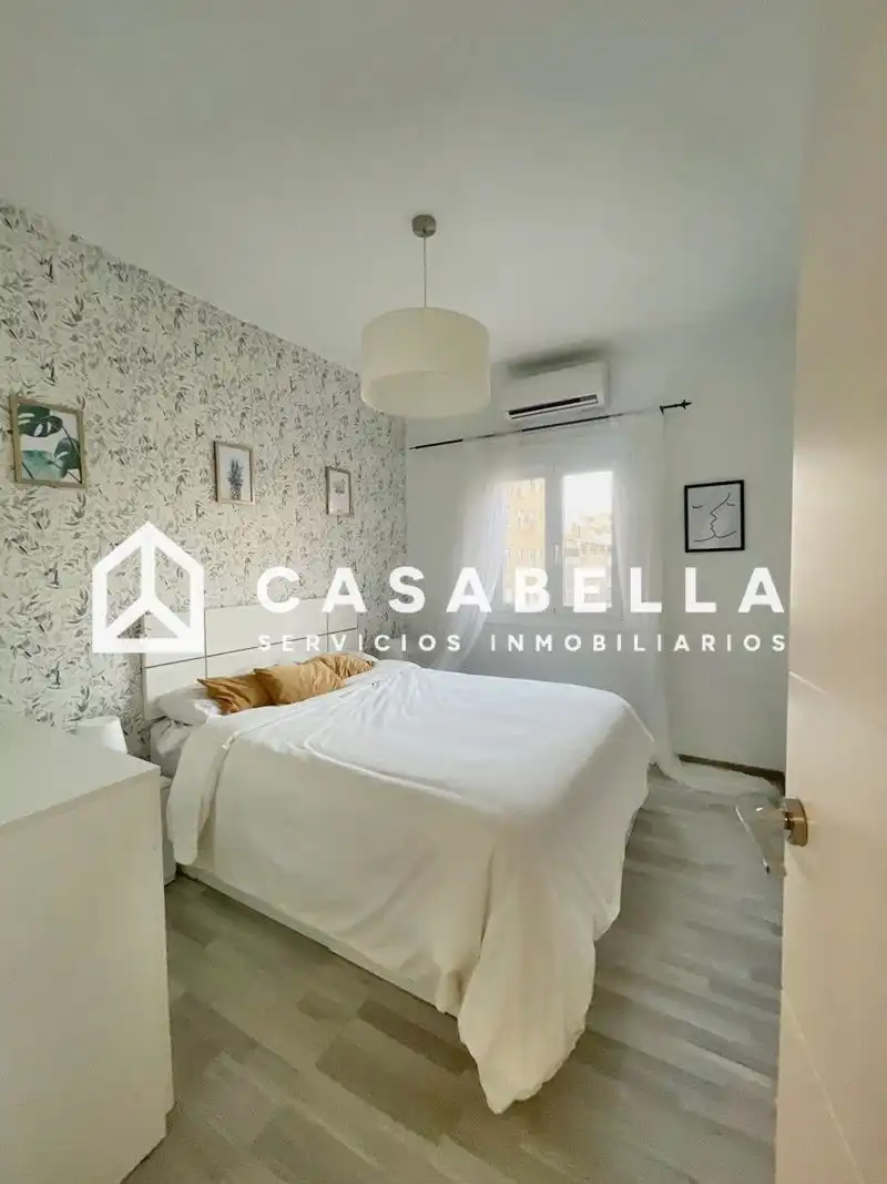Bedroom of Flat for sale in Valencia  with Air Conditioner, Heating and Terrace