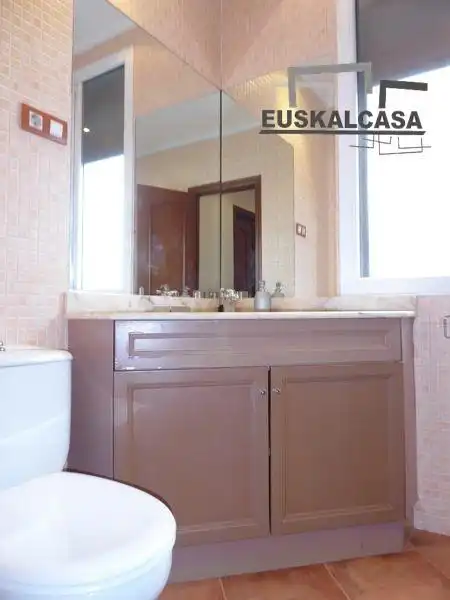 Bathroom of Flat for rent in Basurtu - Zorrotza