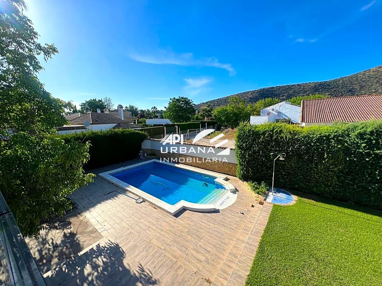 Vista exterior de Casa o xalet en venda en Lucena amb Aire condicionat, Jardí privat i Terrassa