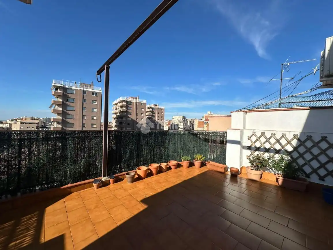 Terraza de Piso en venta en L'Hospitalet de Llobregat con Aire acondicionado, Terraza y Amueblado