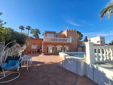 Villa mit Pool zum Verkauf in Rincón de Loix