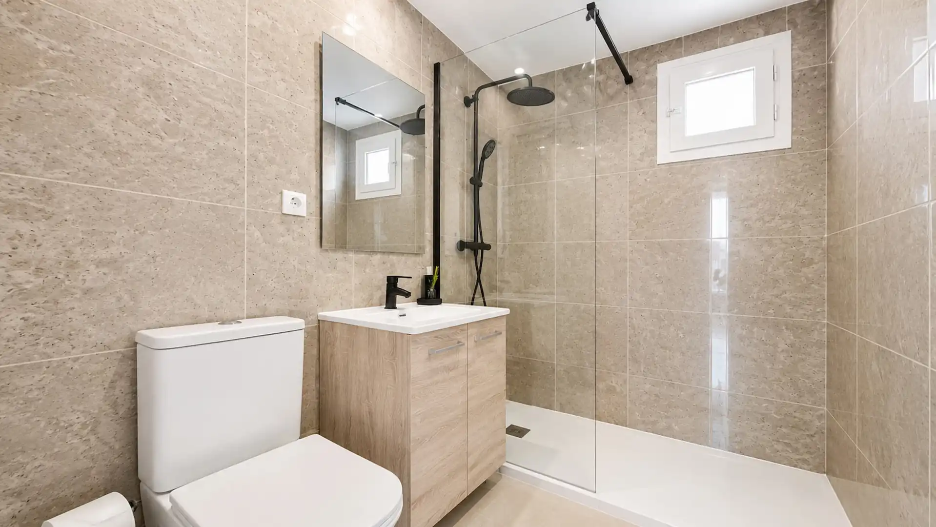 Bany de Apartament en venda en Manilva amb Terrassa, Piscina i Balcó