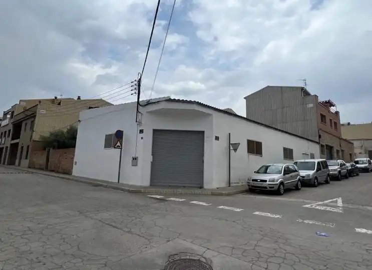 Fabrikhallen zur Miete in Òdena