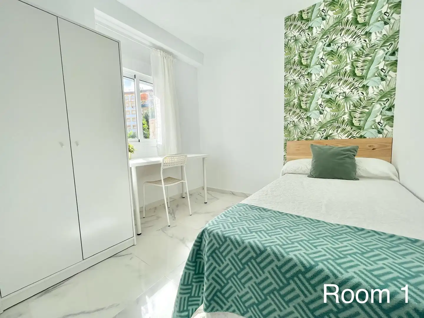Bedroom of Flat for share in Sevilla  with Furnished, Washing machine and TV