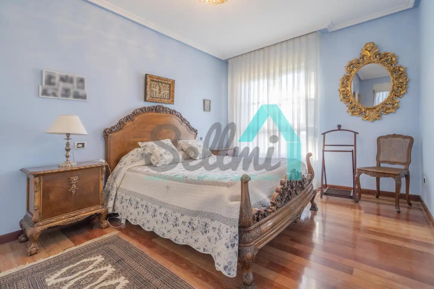 Dormitori de Casa o xalet en venda en Oviedo  amb Calefacció, Jardí privat i Parquet