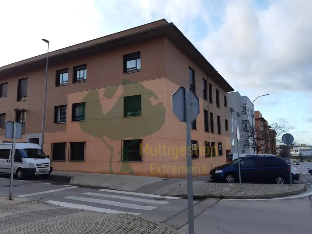 Vista exterior de Pis en venda en Cáceres amb Calefacció, Forn i Rentadora