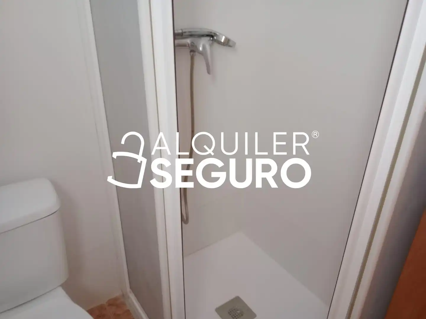 Baño de Piso de alquiler en Sevilla con Aire acondicionado