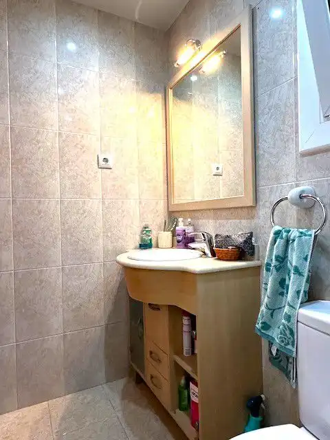 Badezimmer von Einfamilien-Reihenhaus zum Verkauf in Sant Boi de Llobregat mit Klimaanlage, Heizung und Terrasse