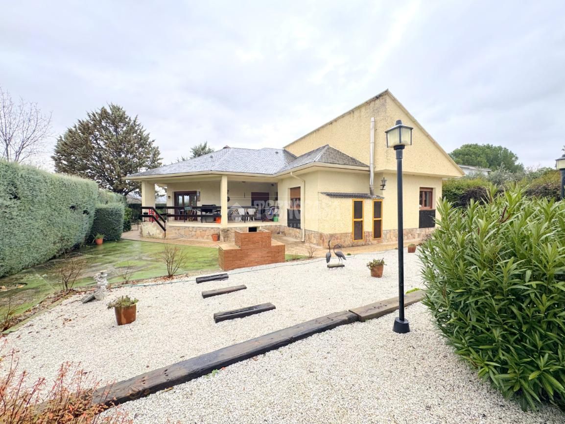 Exterior view of House or chalet for sale in Uceda  with Private garden and Storage room