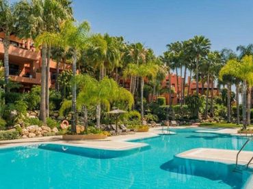 Bajo con ascensor en venta en Nueva Andalucía