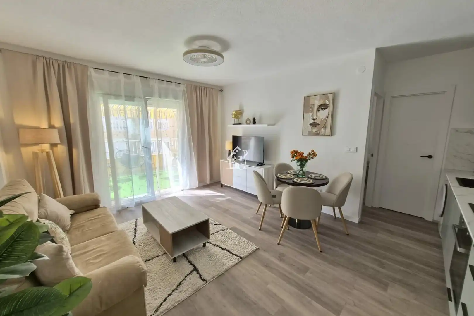 Sala d'estar de Àtic de lloguer en Torrevieja amb Aire condicionat, Terrassa i Moblat