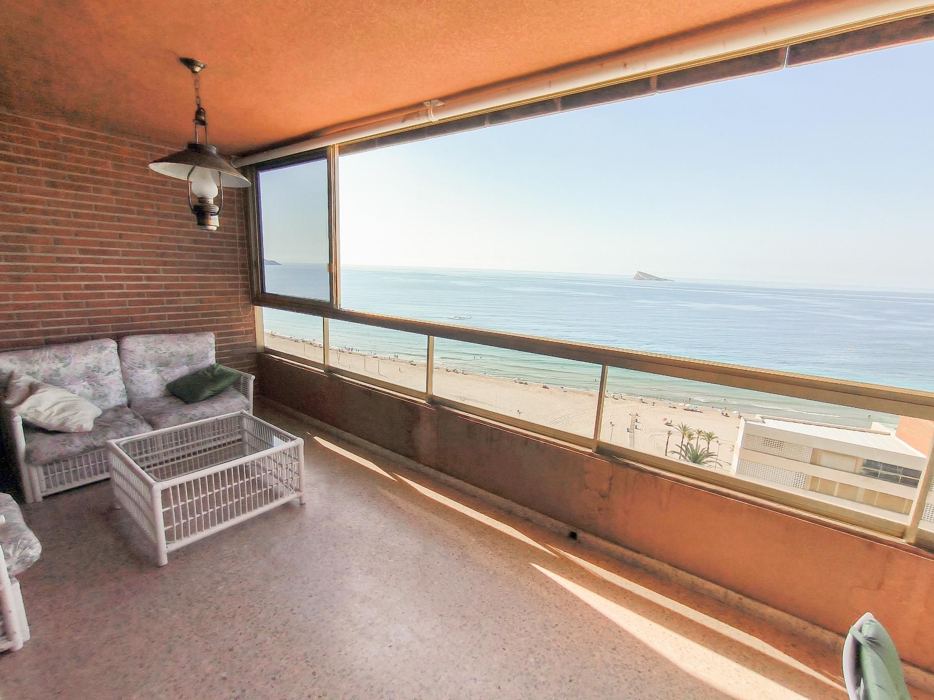Habitación de Piso de alquiler en Benidorm con Terraza y Piscina comunitaria