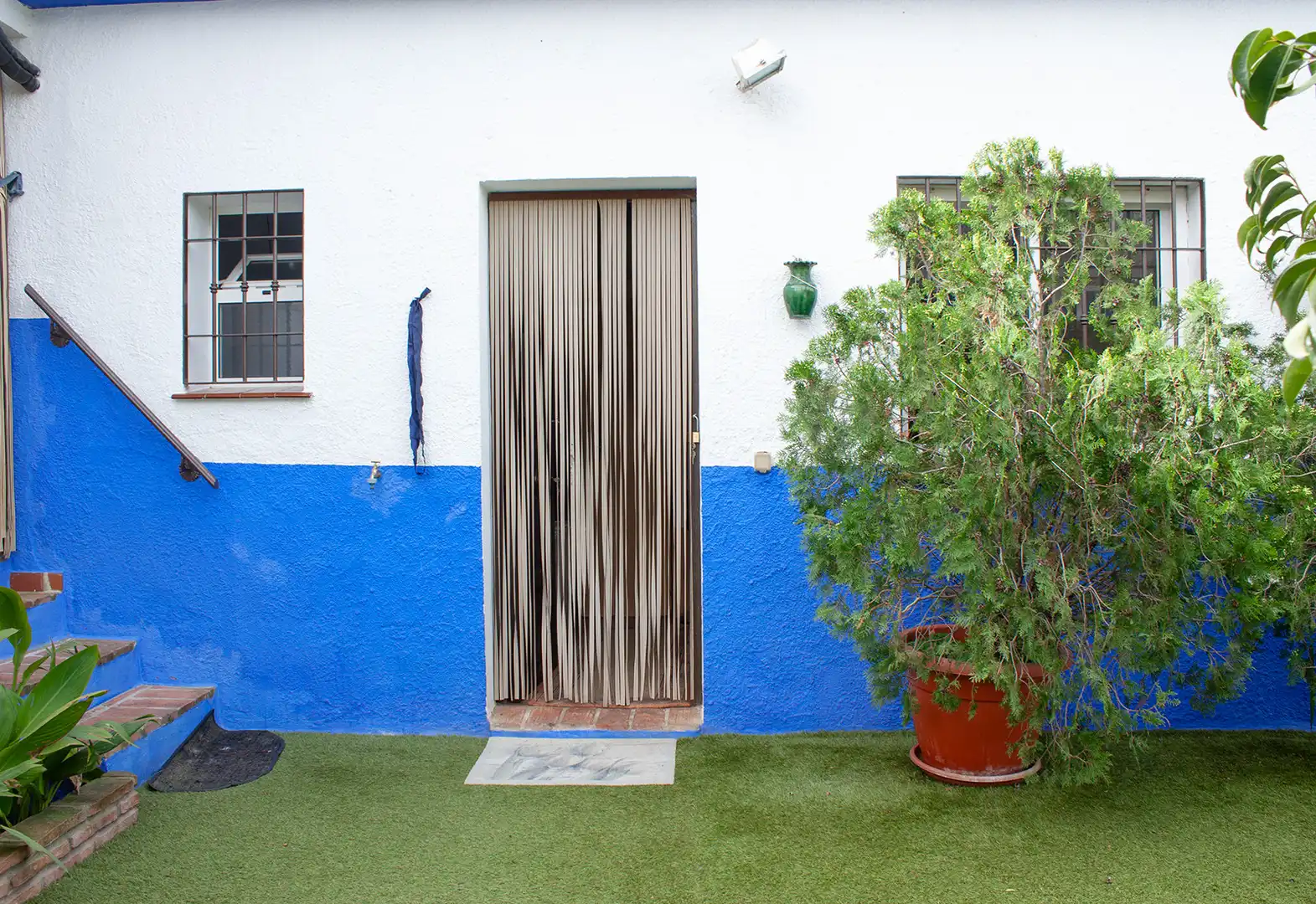 Vista exterior de Casa o xalet en venda en Coín amb Aire condicionat, Jardí privat i Terrassa