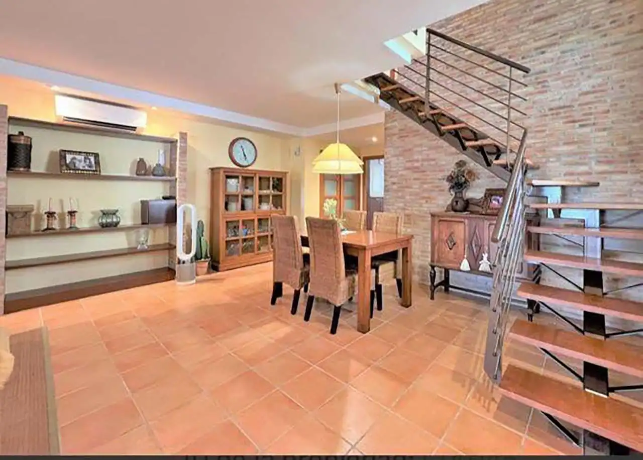 Comedor de Casa o chalet de alquiler en Benicasim / Benicàssim con Aire acondicionado, Calefacción y Jardín privado
