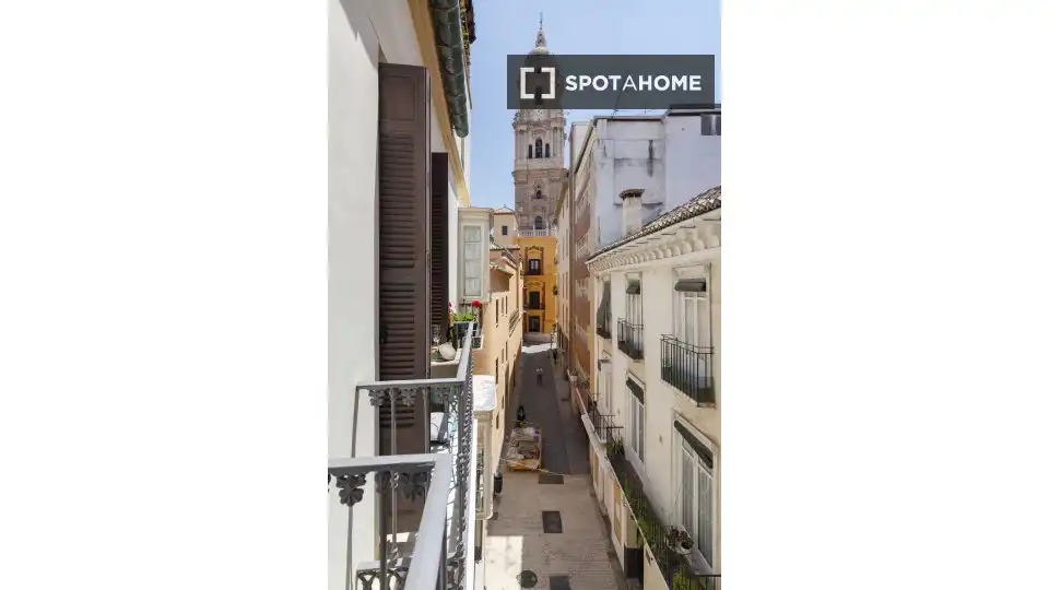 Vista exterior de Apartament per a compartir en Málaga amb Aire condicionat, Terrassa i Moblat