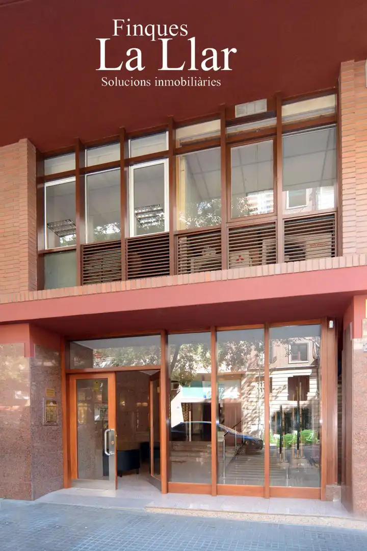 Oficina en venda a de los Castillejos, Sagrada Família