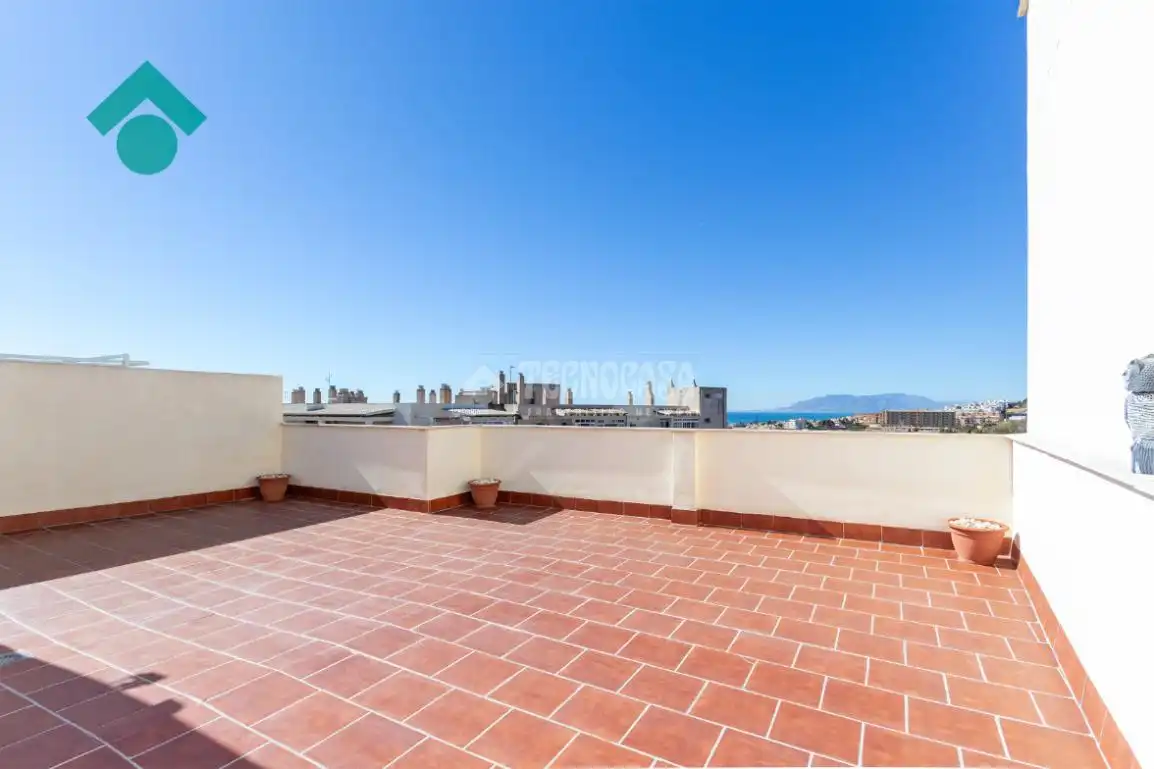 Terrassa de Àtic en venda en Rincón de la Victoria amb Calefacció, Terrassa i Piscina comunitària