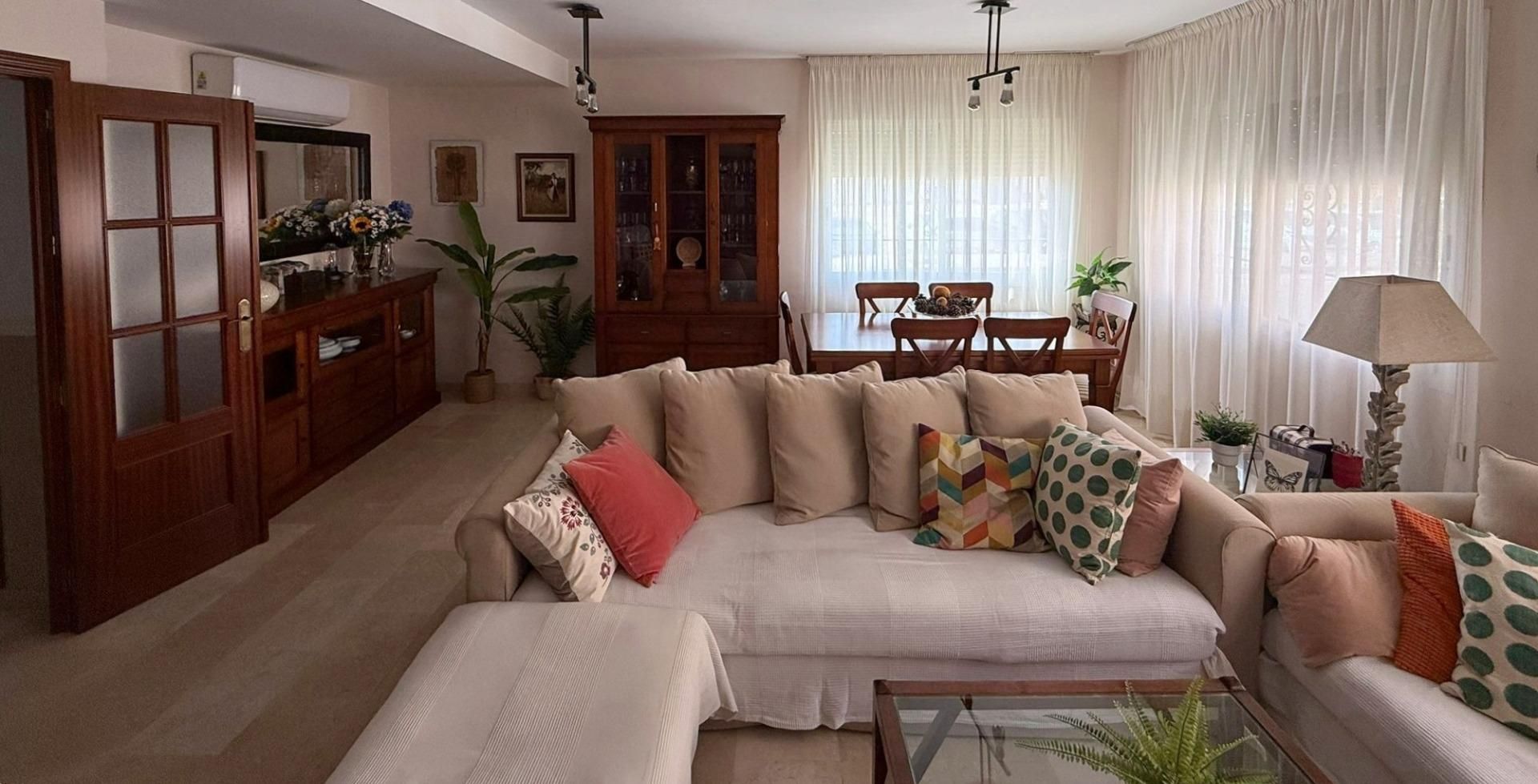 Sala d'estar de Casa o xalet en venda en  Córdoba Capital amb Aire condicionat