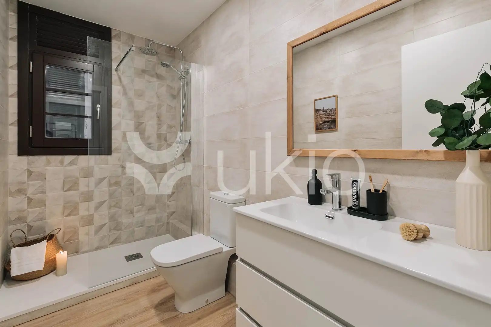 Bany de Apartament de lloguer en Barcelona amb Aire condicionat, Calefacció i Moblat