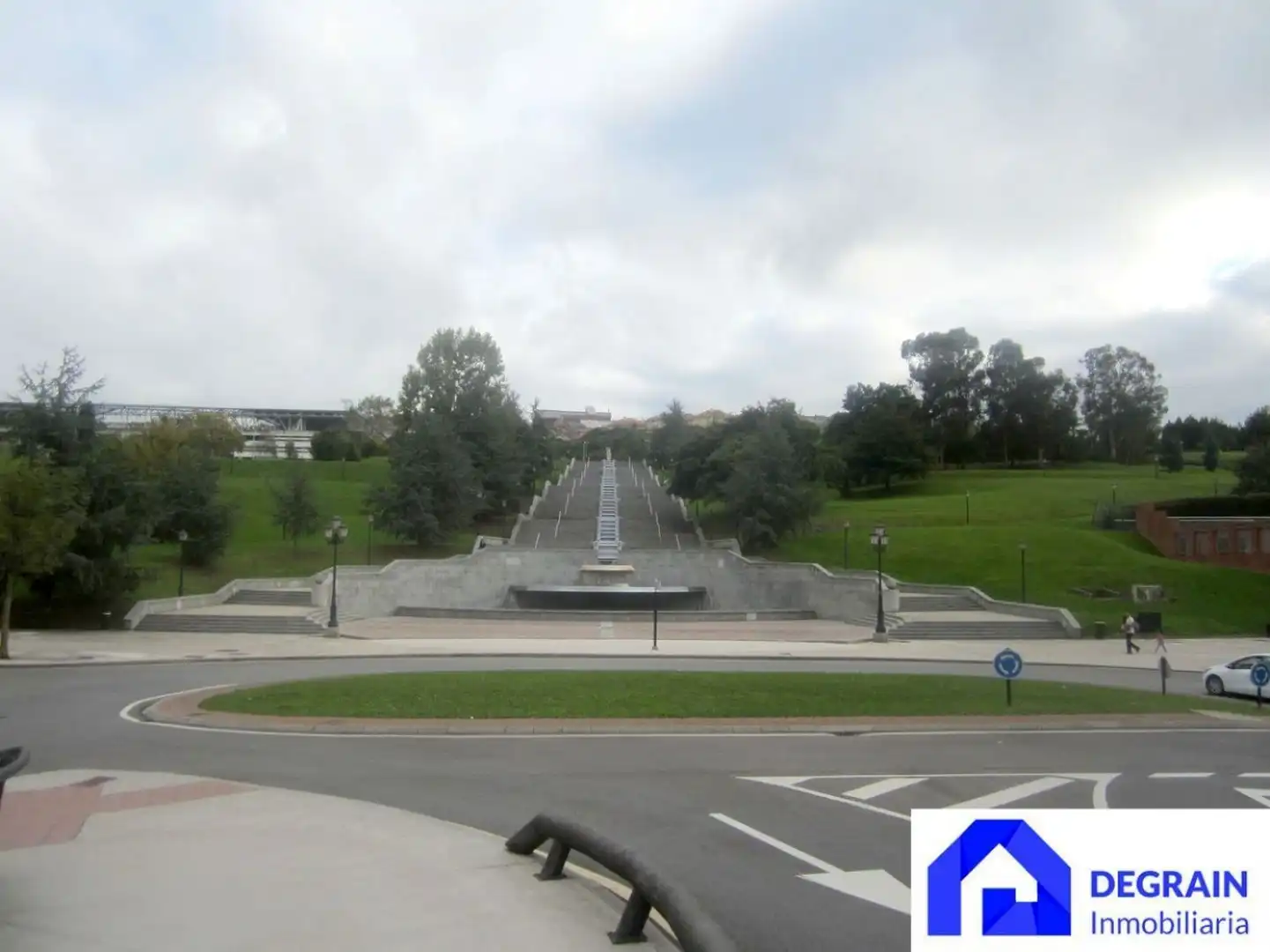 Vista exterior de Local de lloguer en Oviedo 