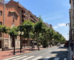 Vista exterior de Local en venda en  Logroño