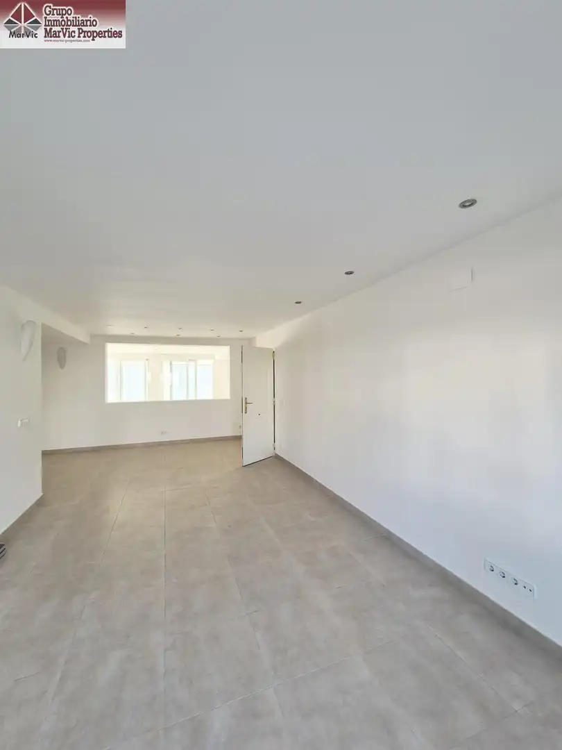 Casa aparellada amb terrassa en venda a L'Albir, imagen 8