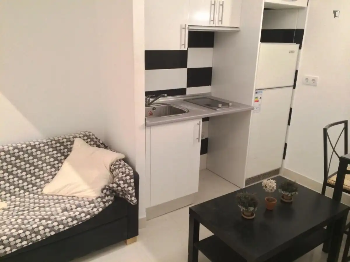 Study for rent in Bellas Vistas