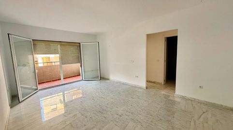 Foto 3 de Piso en venta en Melilla, Puerto de Estepona, Estepona