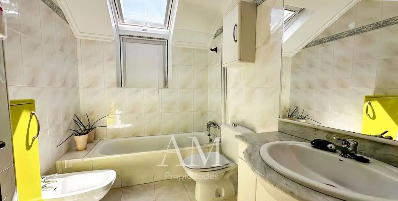 Baño de Dúplex en venta en Nigrán con Calefacción, Terraza y Trastero