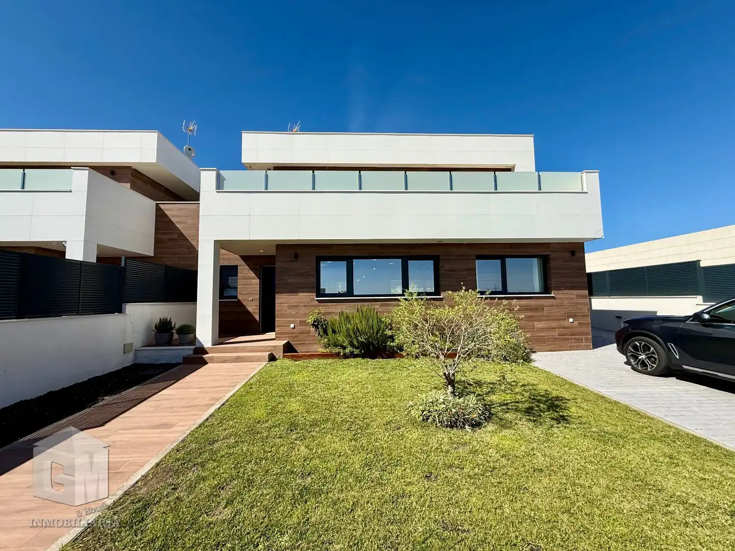 Vista exterior de Casa adosada en venda en Villaviciosa de Odón amb Calefacció, Jardí privat i Terrassa