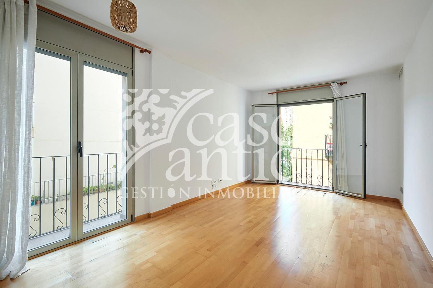 Sala d'estar de Pis en venda en  Barcelona Capital amb Aire condicionat, Calefacció i Parquet