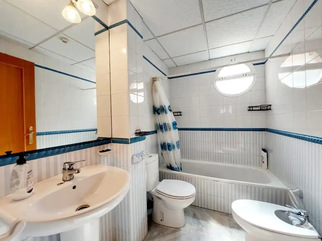 Bathroom of Apartments for sale in Badajoz
