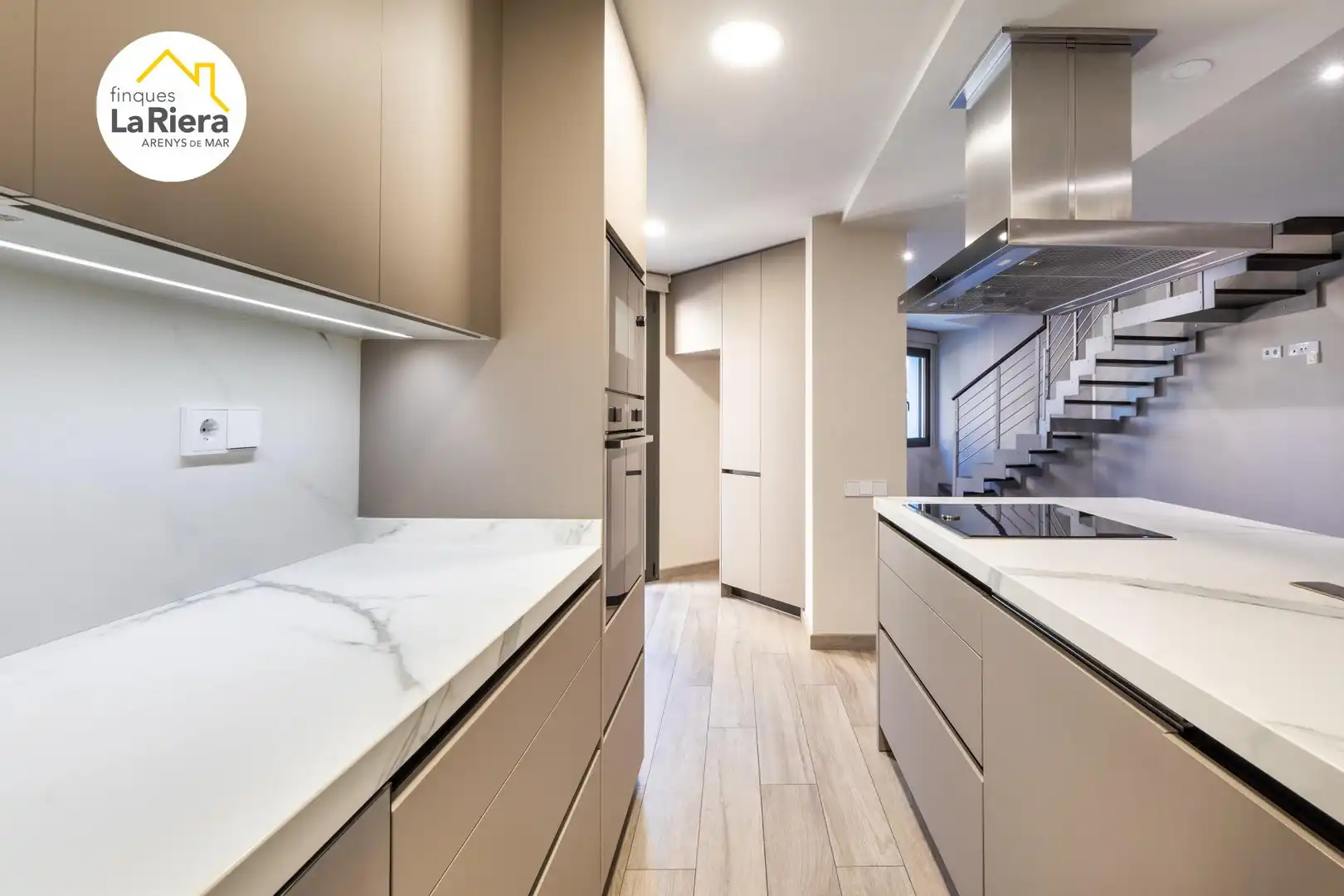 Cocina de Dúplex en venta en Arenys de Mar con Aire acondicionado, Calefacción y Terraza